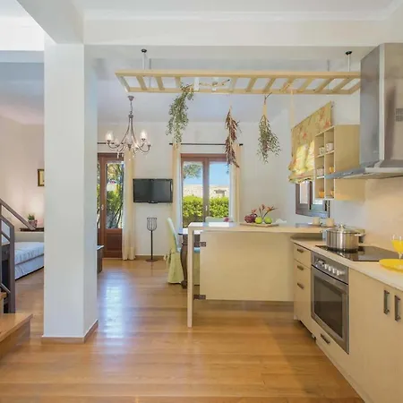 Agia Marina Sleeps 4 With Pool Air Con And Wifi