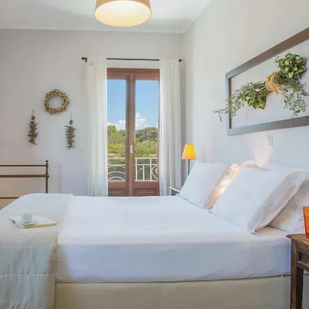 Agia Marina Sleeps 4 With Pool Air Con And Wifi Villa